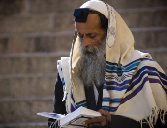 Yahudi Medyum Arıyorum